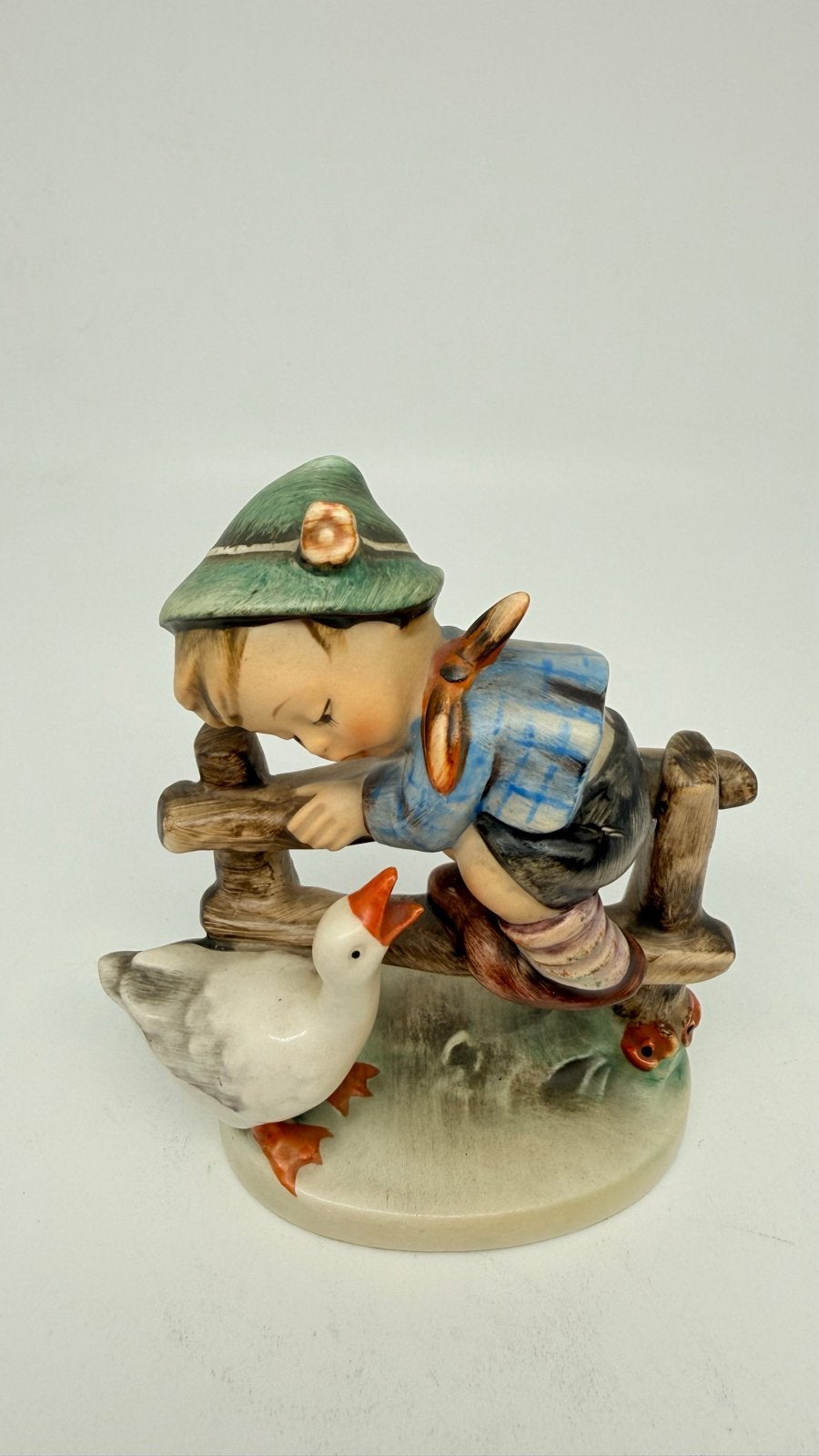 Hummel beeldje jongen met gans aan hek - Vintage, Verzamelen, Verzenden, Gebruikt, Hummel