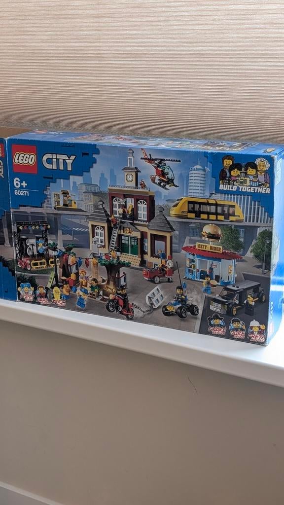 LEGO City 60271 Hoofdplein – groot en compleet met doos & bo, Kinderen en Baby's, Speelgoed | Duplo en Lego, Gebruikt, Lego, Complete set