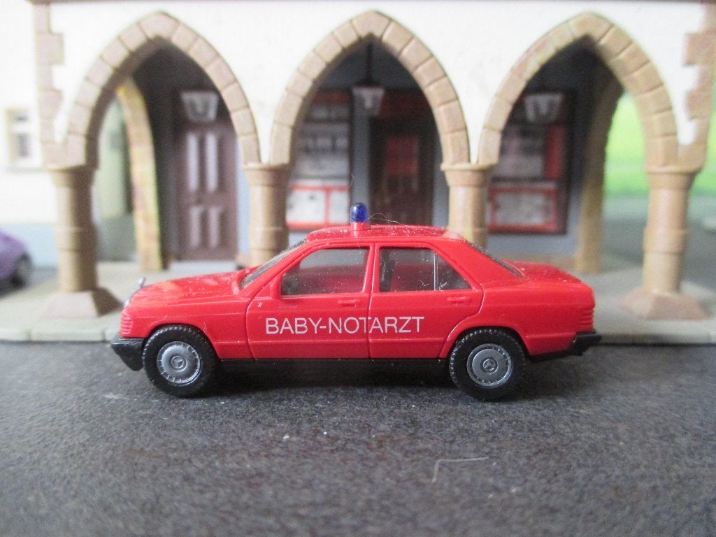 Mercedes Benz W201 190 E - Herpa Baby Notarzt Ambulance, Ophalen of Verzenden, Zo goed als nieuw, Auto, Herpa