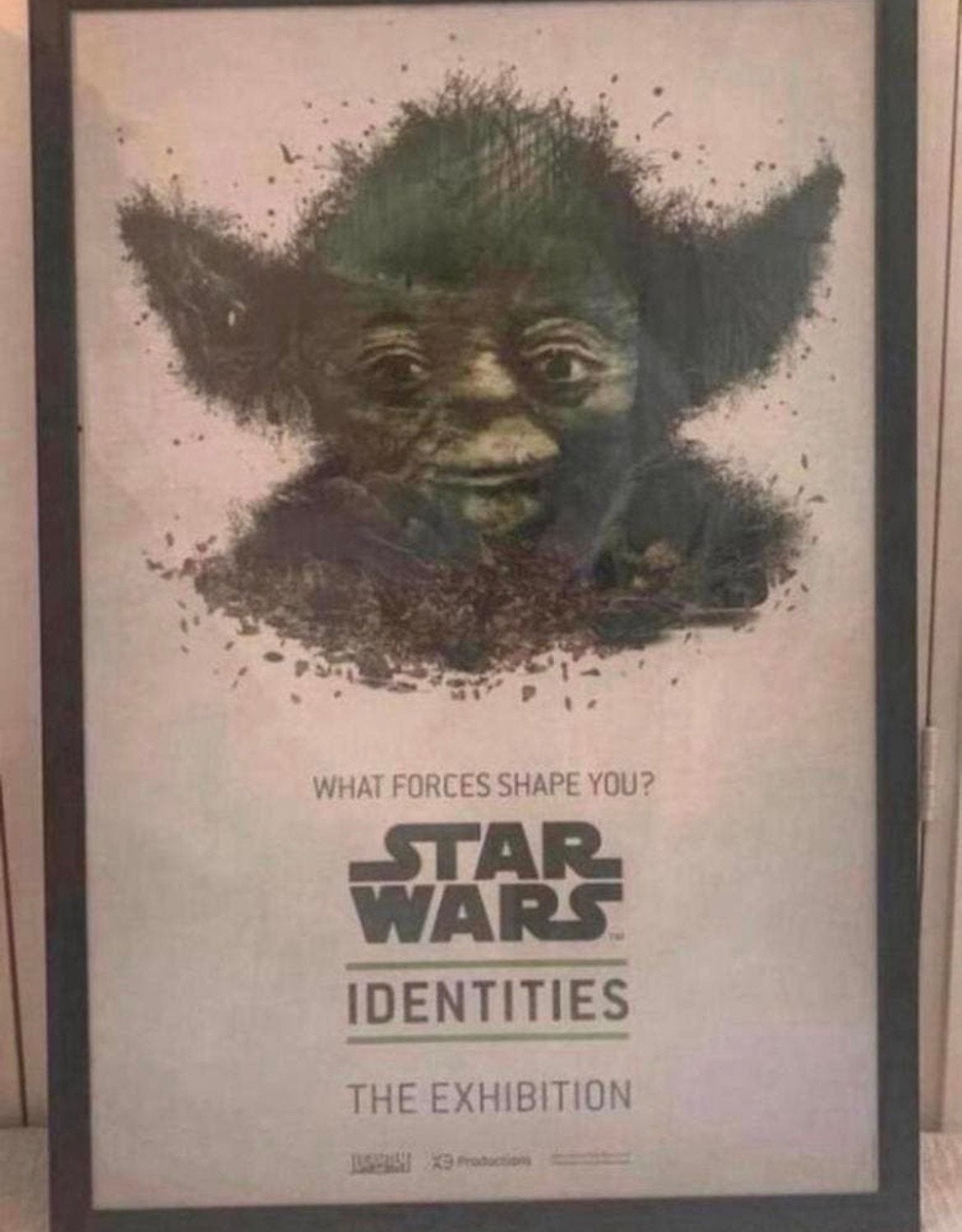 Poster Lucasfilm STARWARS Identities The Exhibition Yoda, Met lijst, Ophalen of Verzenden, A1 t/m A3, Film en Tv