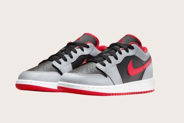 AIR JORDAN 1 LOW, Zwart, Ophalen of Verzenden, Sneakers of Gympen, Zo goed als nieuw