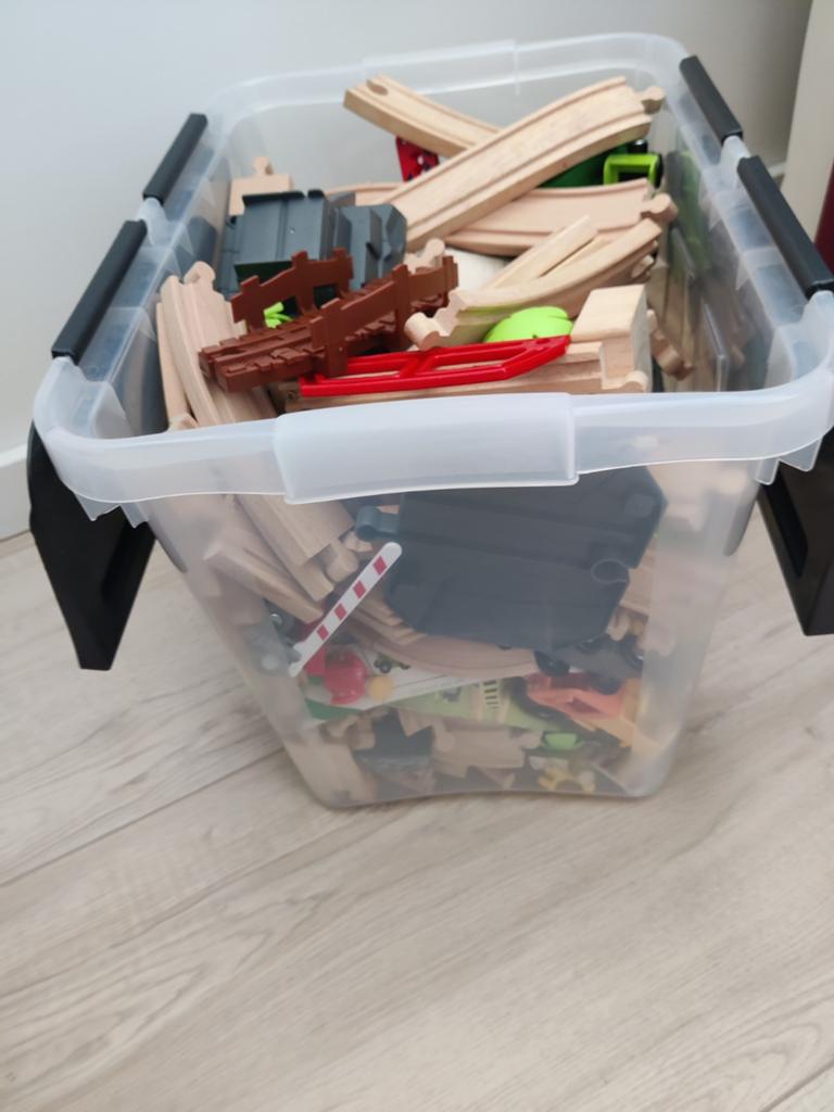 Twee sets houten treinrails en accessoires, Ophalen, Gebruikt, Jongen of Meisje