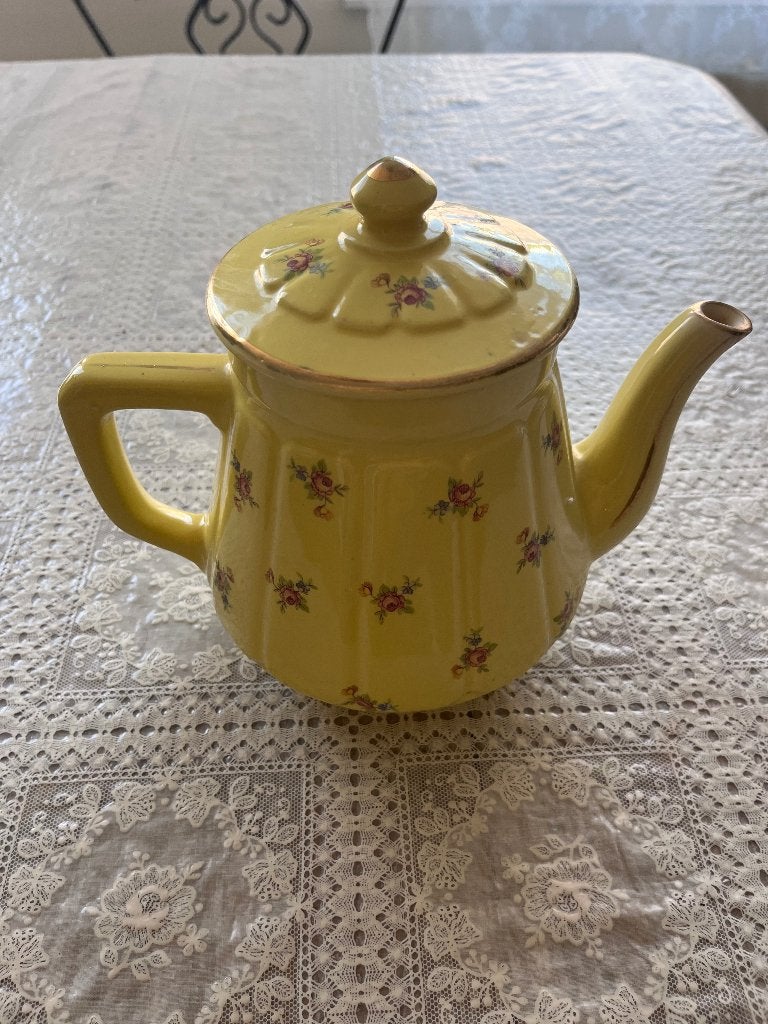 Brocante mooie grote theepot geel met bloemetjes, Antiek en Kunst, Ophalen of Verzenden