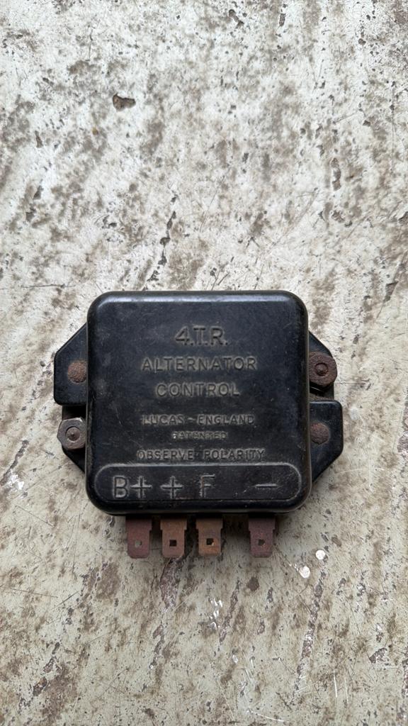 Triumph TR  alternator / dynamo control unit lucas 4TR, Ophalen of Verzenden, Gebruikt, Triumph