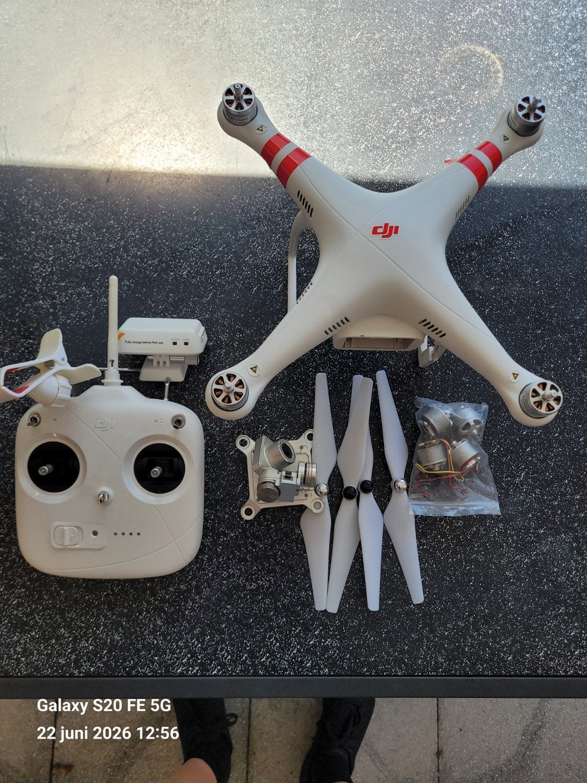 Dji drone met zender, beschadigd, voor onderdelen, Audio, Tv en Foto, Drones, Ophalen of Verzenden