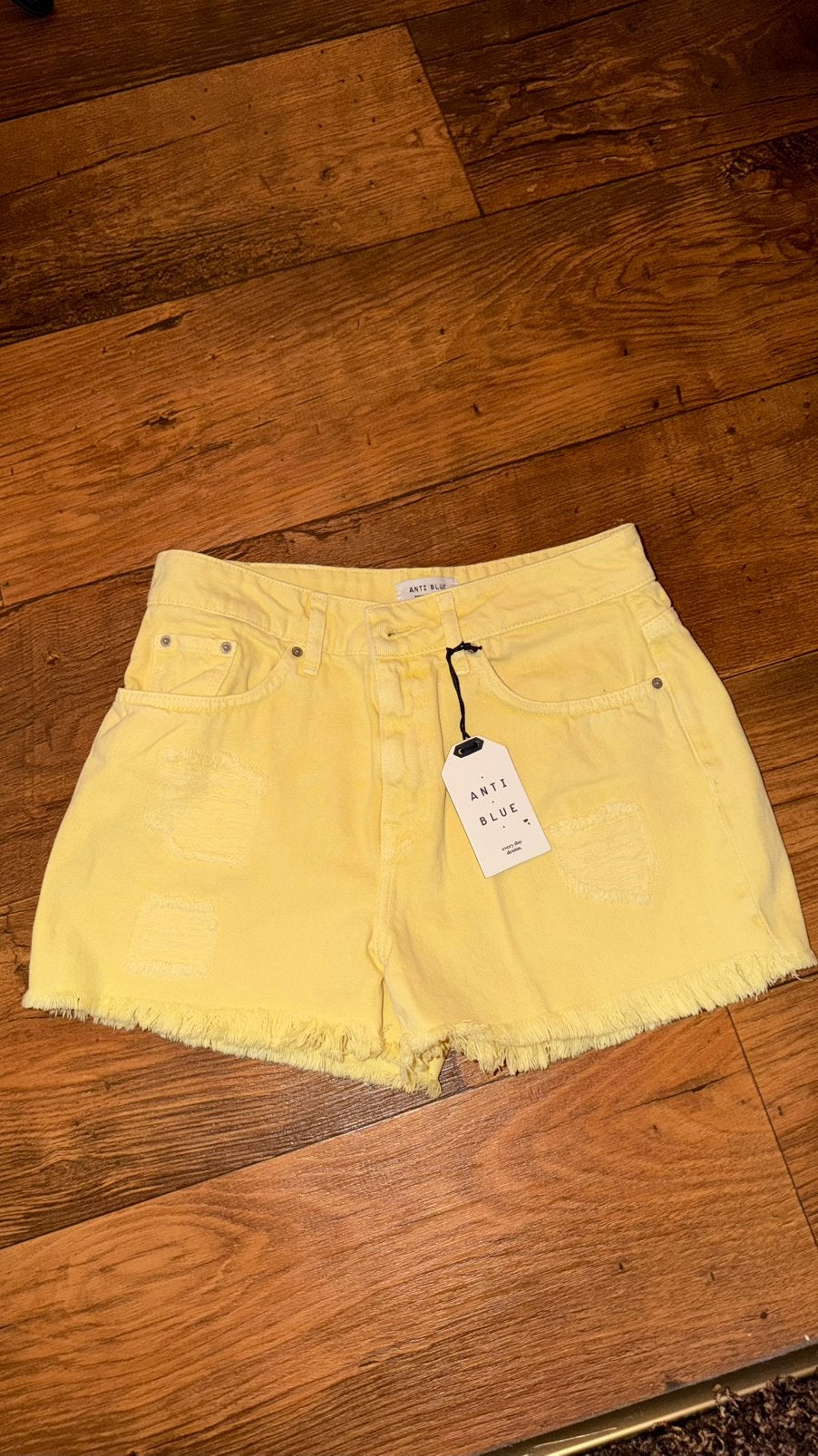 Dames nieuwe gele korte spijkerbroek van Anti Blue, Kleding | Dames, Maat 38/40 (M), Geel, Ophalen of Verzenden, Zo goed als nieuw