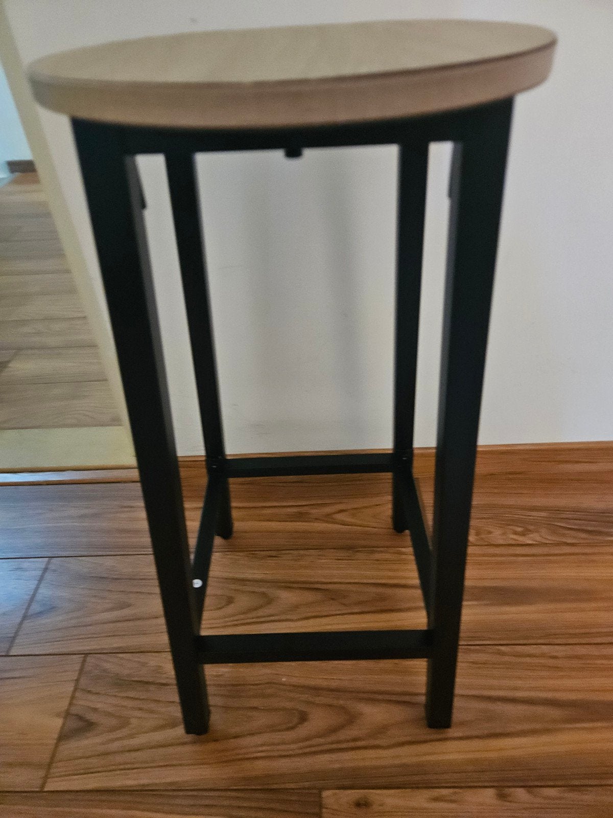 Hoge kruk met houten zitting en metalen frame, Ophalen