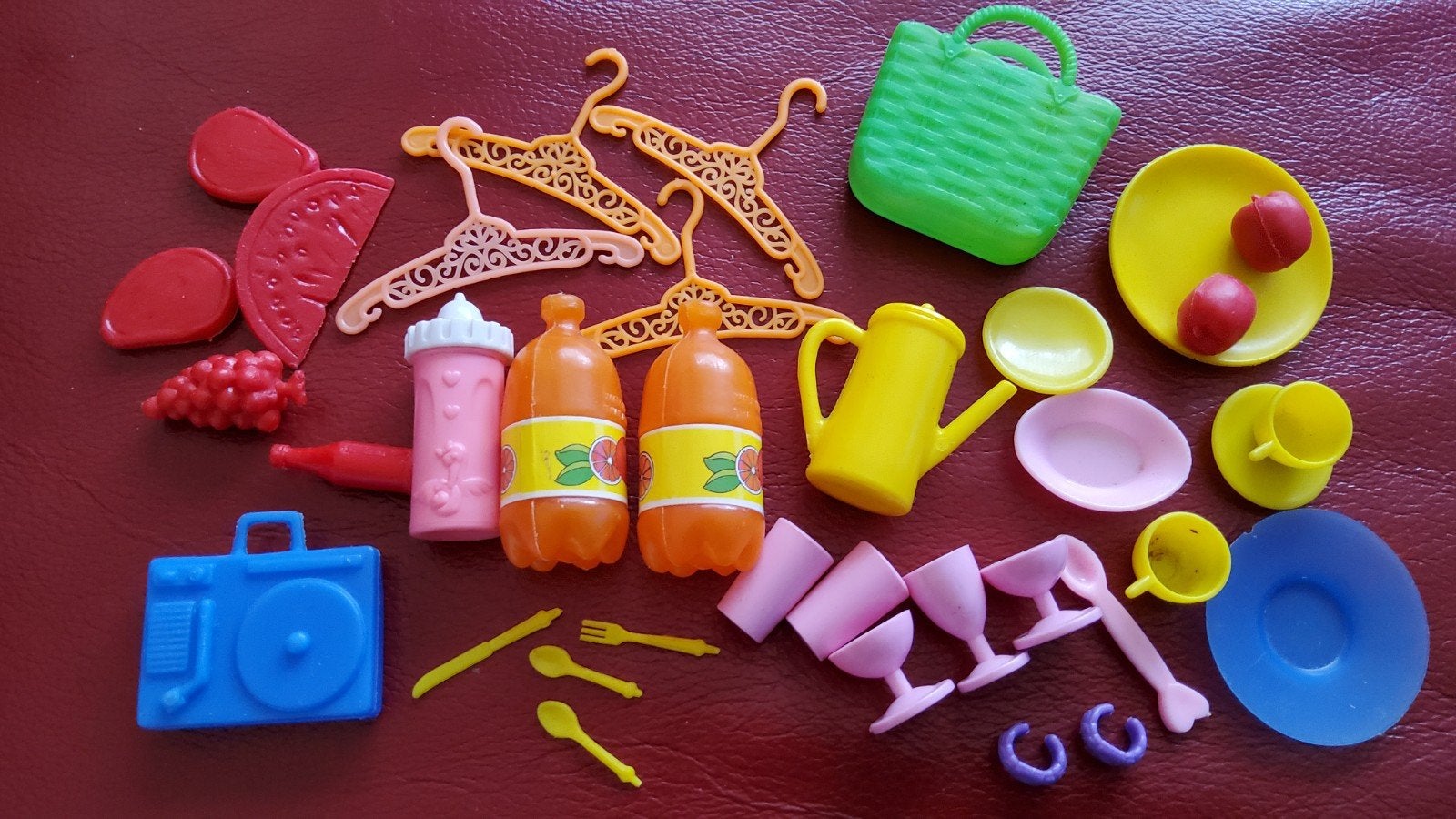 Vintage Barbie Tienerpop kleerhanger servies fles tas bestek, Ophalen of Verzenden, Zo goed als nieuw, Fashion Doll
