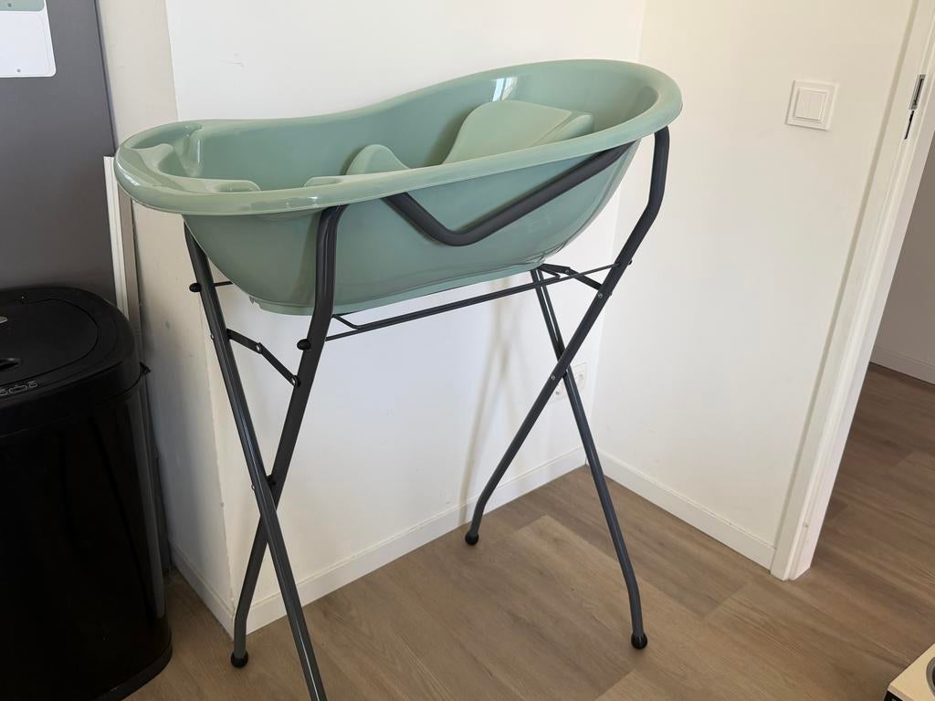 Baby badje met standaard - Zo goed als nieuw, Zo goed als nieuw, Badje, Standaard, Ophalen