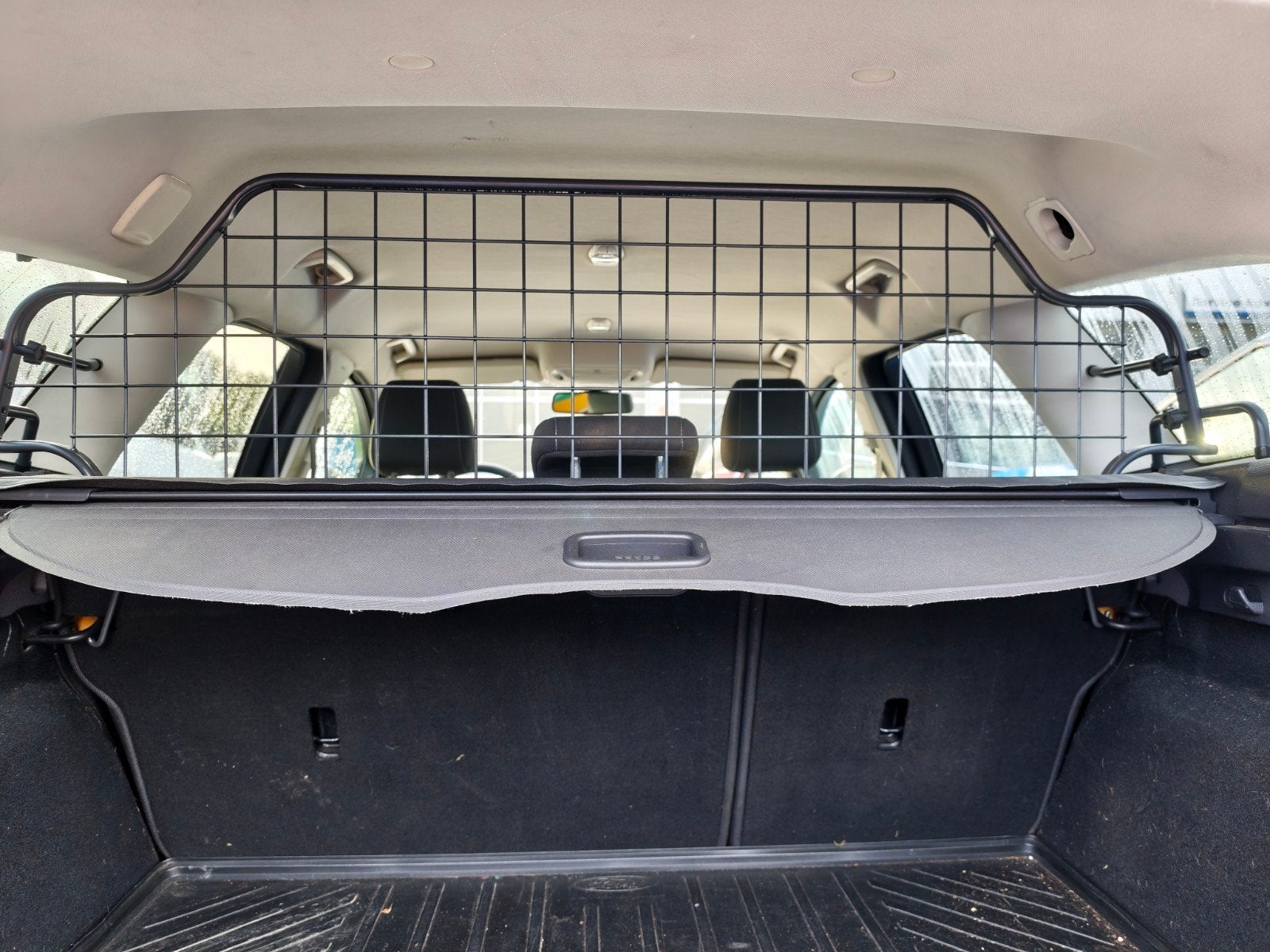 Te koop, Trav All hondenrek voor Ford Focus wagon 2012-2018, Ophalen, Gebruikt