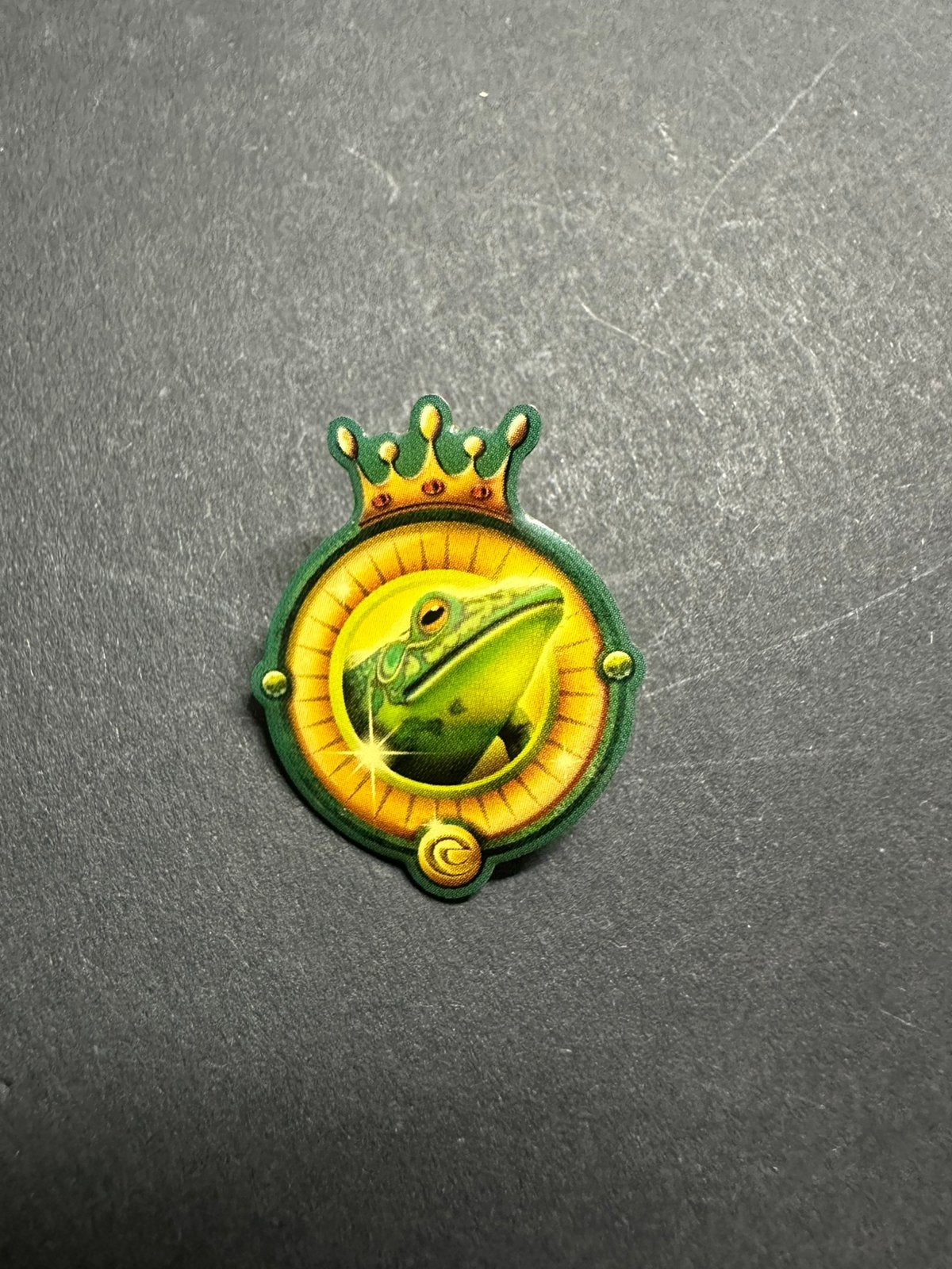 Efteling pin kikkerkoning, Ophalen of Verzenden, Gebruikt, Button of Speldje