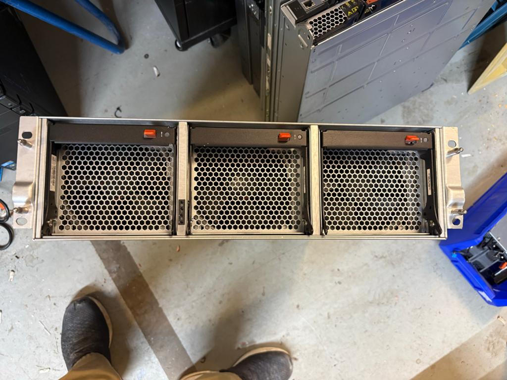 NetApp NAJ-1001 Storage Shelf met Controllers, Computers en Software, Overige Computers en Software, Gebruikt, Ophalen of Verzenden
