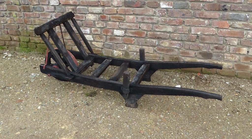 oude houten kruiwagen, Ophalen