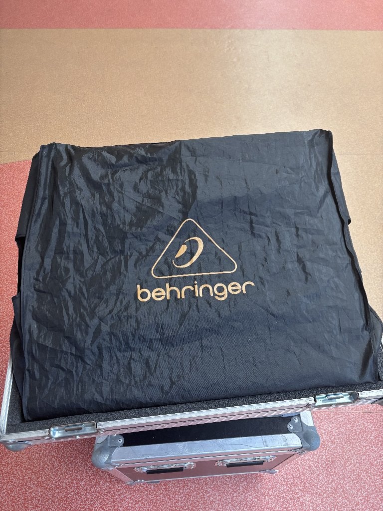 x32 compact in kist, Ophalen, Zo goed als nieuw, 20 kanalen of meer, Microfooningang