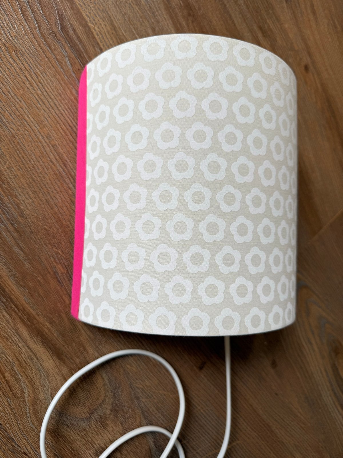Wandlamp fuchsia grijs-witte bloem 20 x 10,5 cm, Huis en Inrichting, Lampen | Wandlampen, Gebruikt, Textiel, Meerkleurig, Ophalen of Verzenden