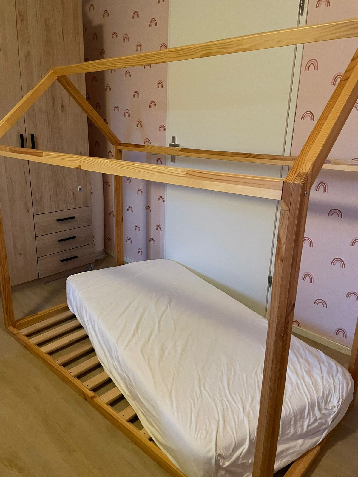 Petit amelie peuterbed vloerbed juniorbed huisjesbed, Ophalen, 70 tot 85 cm, 140 tot 160 cm, Zo goed als nieuw