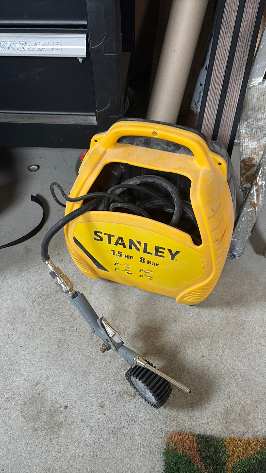 Stanley Compressor 1.5 PK 8 Bar met bandenpomp, Doe-het-zelf en Verbouw, Compressors, Ophalen, Gebruikt, 6 tot 10 bar, Minder dan 200 liter/min