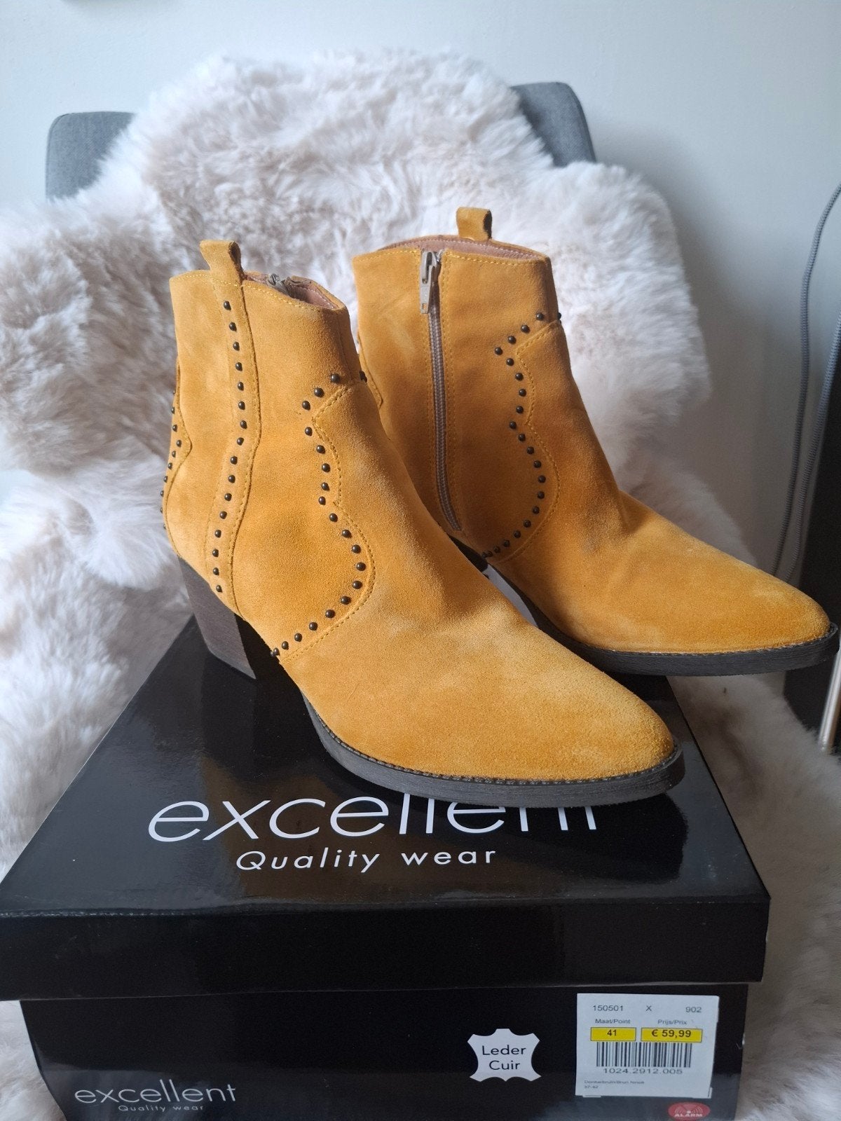 Excellent Quality laarsjes met studs 41 zie omschrijving!, Kleding | Dames, Geel, Onbekend, Ophalen of Verzenden, Zo goed als nieuw