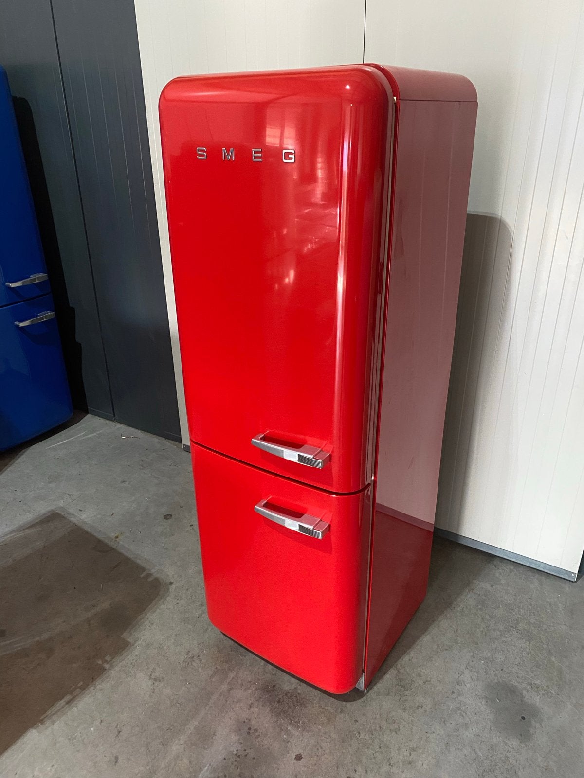 Smeg FAB32 Koelkast - Rood Retro Design, Bella, 200 liter of meer, 60 cm of meer, Met aparte vriezer