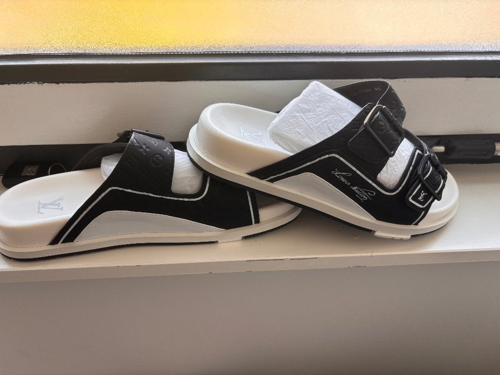 Lv slippers 45, Ophalen of Verzenden, Nieuw, Zwart