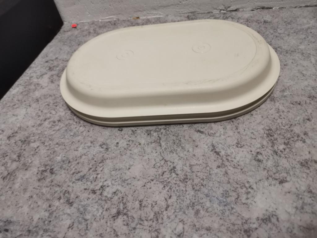 Vintage Tupperware Ovale Schaal met Deksel - Crème, Ophalen of Verzenden, Gebruikt, Crème, Schaal