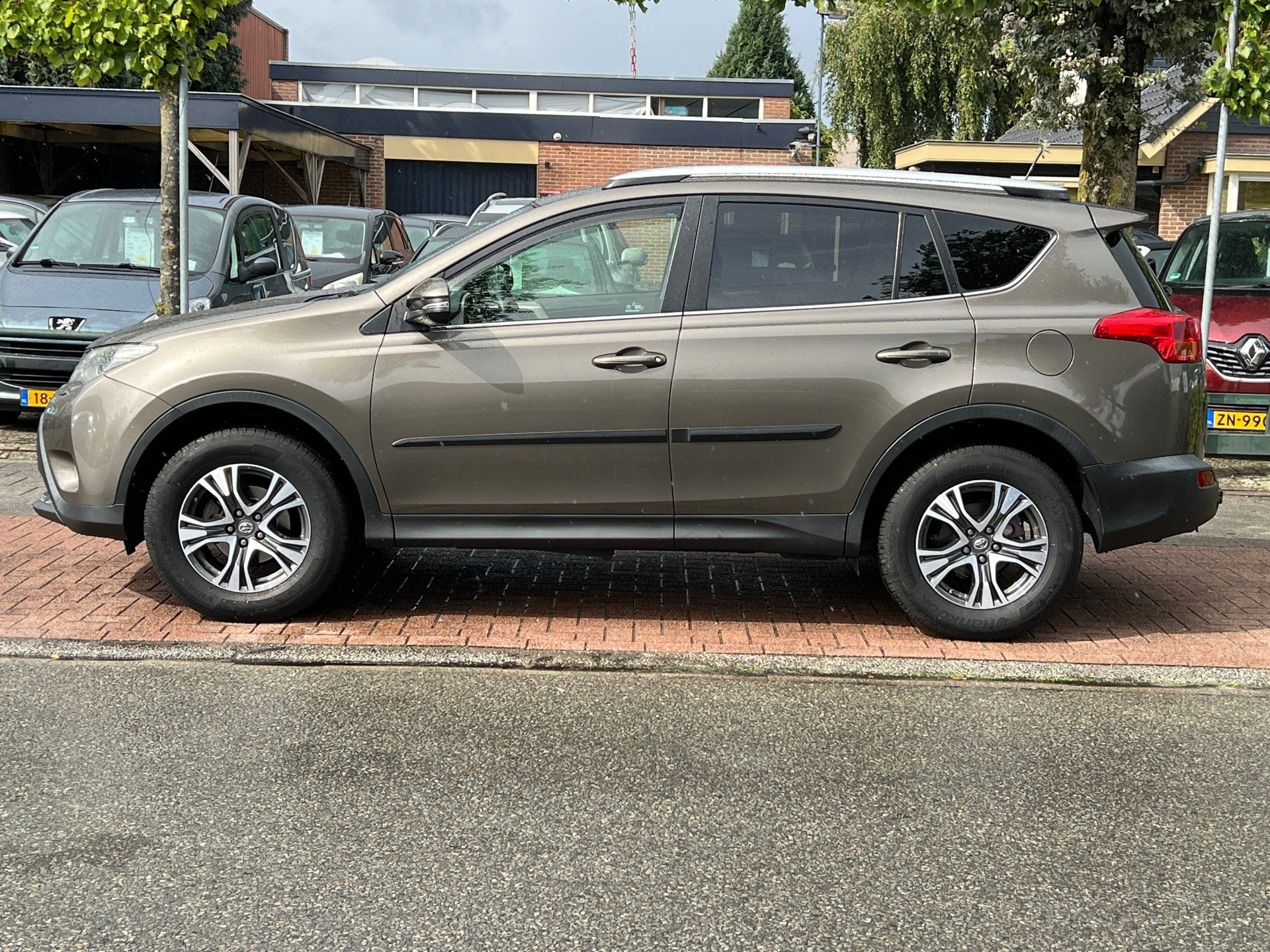 Foto 3 van Toyota RAV4 2.0 Dynamic 4WD *Navi| Trekhaak| APK 11-2027!
