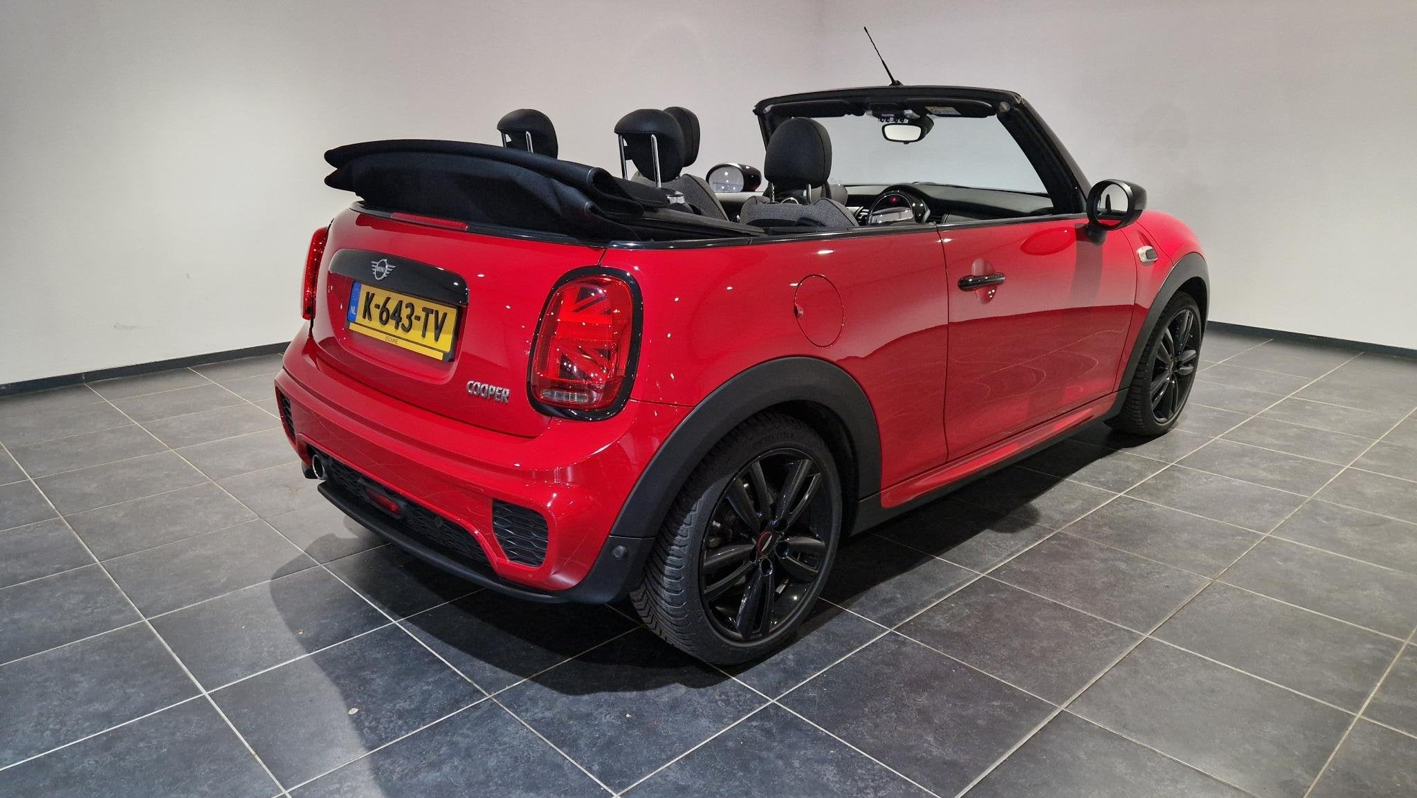 MINI Cabrio 1.5 Cooper | JCW Works Trim | Keyless entry | St, Auto's, Gebruikt, Euro 6, Cabriolet, 4 stoelen