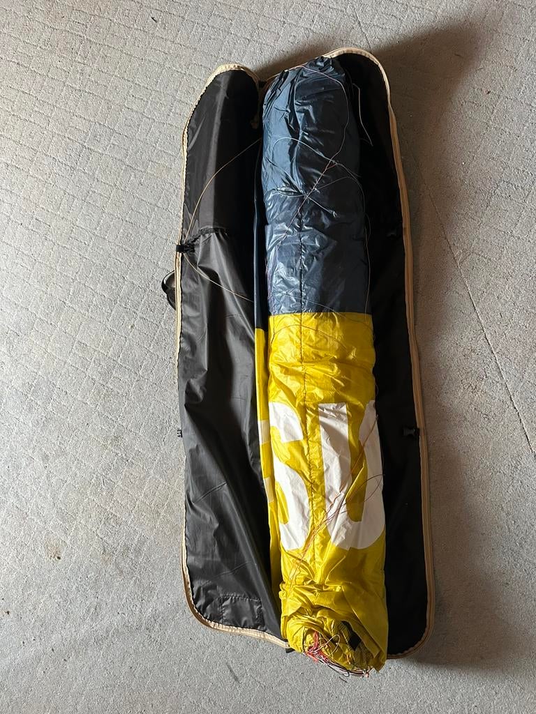 Flysurfer sonic 5 12m, Watersport en Boten, Kitesurfen, Zo goed als nieuw, 12 m², Geen board, Ophalen of Verzenden