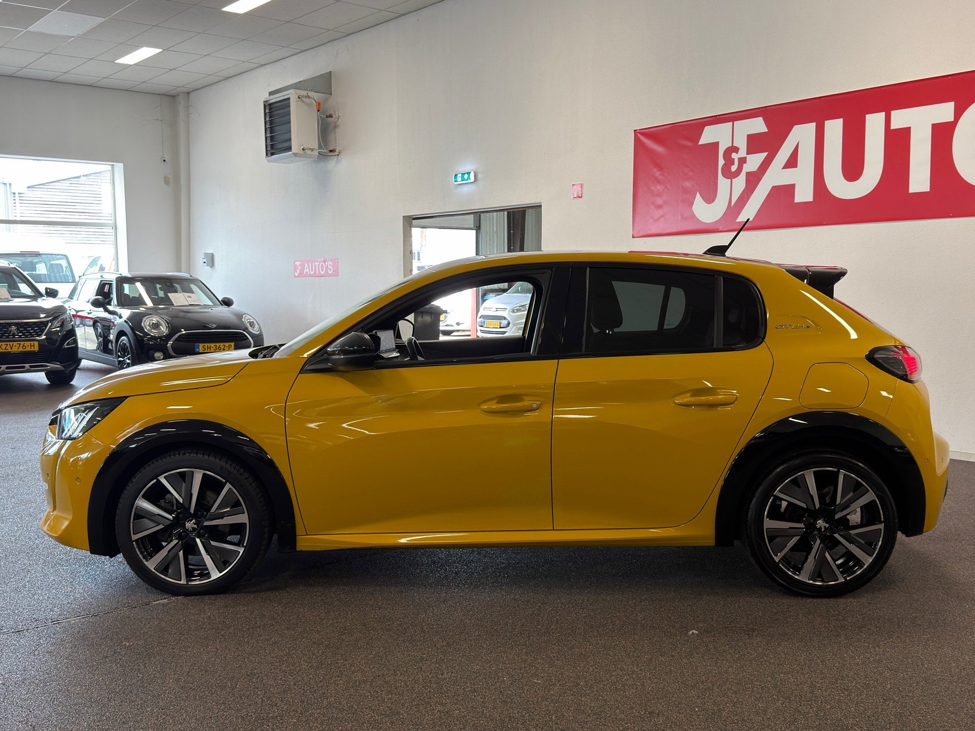 Peugeot 208 1.2 PureTech GT-Line|NAVI|CAMERA|PANORAMA|CRUISE, Auto's, Dealer onderhouden, Gebruikt, Euro 6, 1199 cc