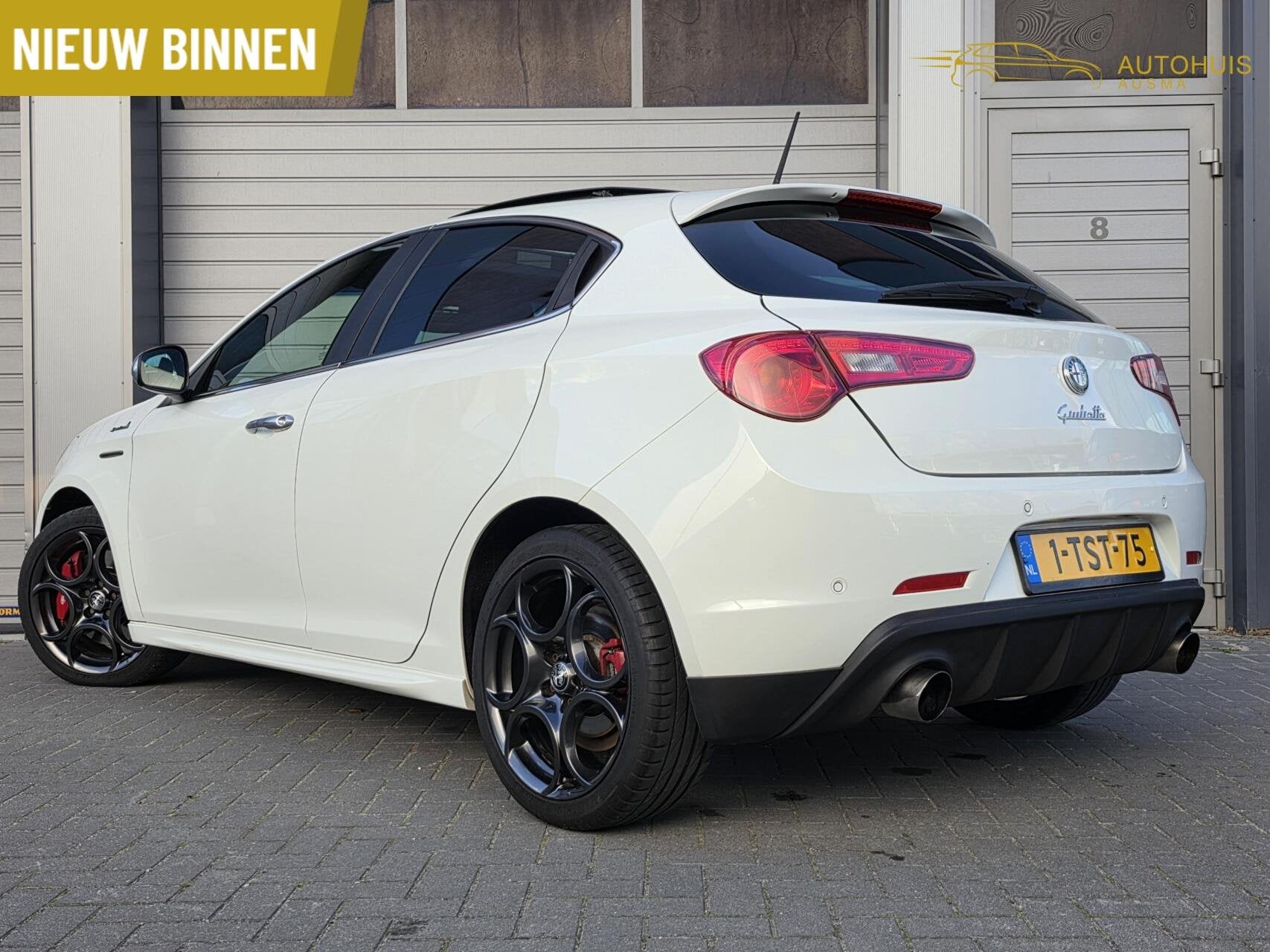 Alfa Romeo Giulietta 1.4 T Exclusive 200PK/Pano/Leder/Cruise, 4 cilinders, Met garantie (alle), Wit, Bedrijf