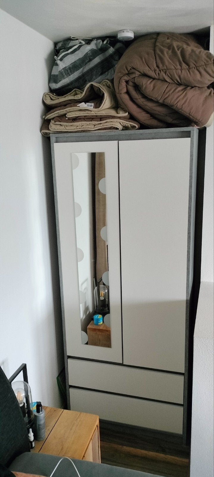 Gratis kledingkast. Zeer goede staat, Huis en Inrichting, Ophalen, Zo goed als nieuw, 50 tot 75 cm, 150 tot 200 cm