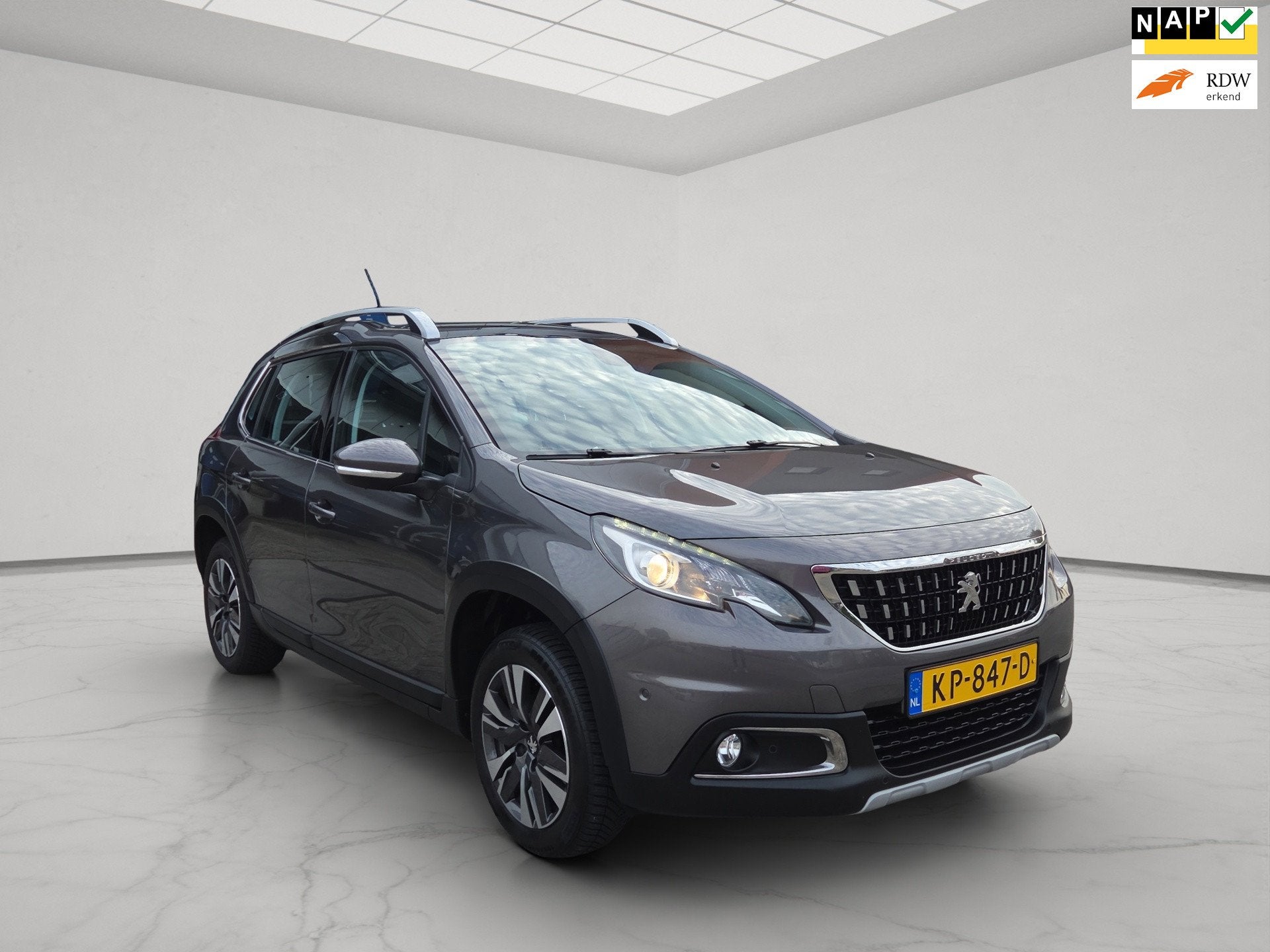 Peugeot 2008 1.2 PureTech Allure, Voorwielaandrijving, Bedrijf, Handgeschakeld, 3 cilinders