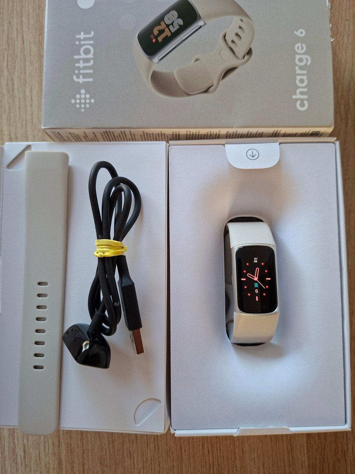 Fitbit Charge 6 - Zo goed als nieuw met accessoires, Ophalen of Verzenden, Zo goed als nieuw, Fitbit