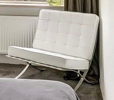 2 Replicas Barcelona Chairs met Kussens - Zo goed als nieuw, Ophalen, Eenpersoons, Zo goed als nieuw, Minder dan 150 cm