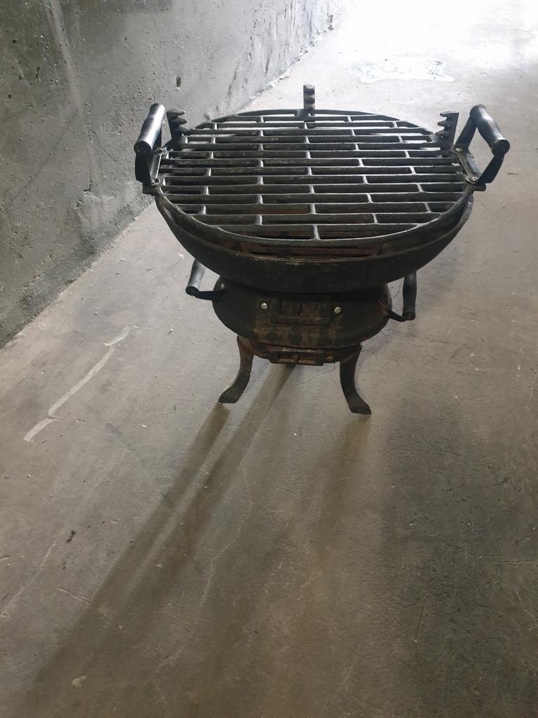 Robuuste gietijzeren BBQ / vuurkorf, Ophalen of Verzenden, Gebruikt