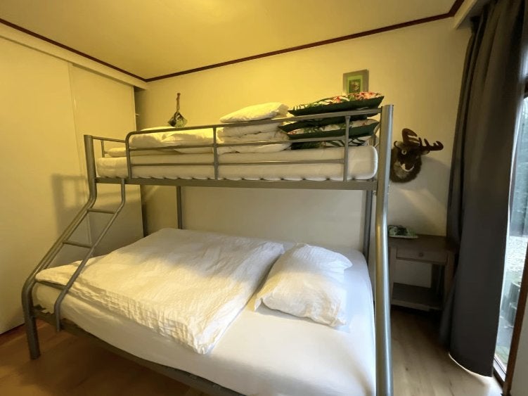 Stapelbed voor 3 personen ?!, Ophalen, 140 cm, Zo goed als nieuw, Twijfelaar