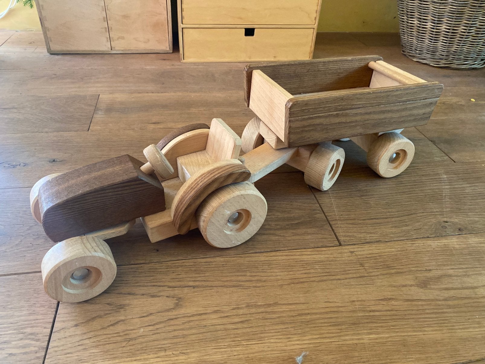 Goki Nature houten tractor met kiepwagen, Ophalen, Zo goed als nieuw, Overige merken