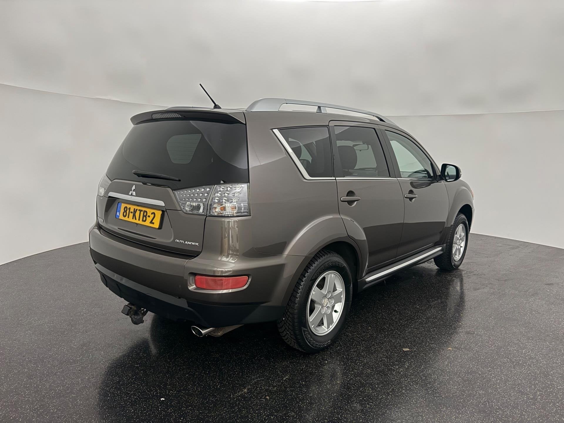 Mitsubishi Outlander 2.0 Intro Edition AUT, Auto's, 1998 cc, Zwart, 4 cilinders, Bruin