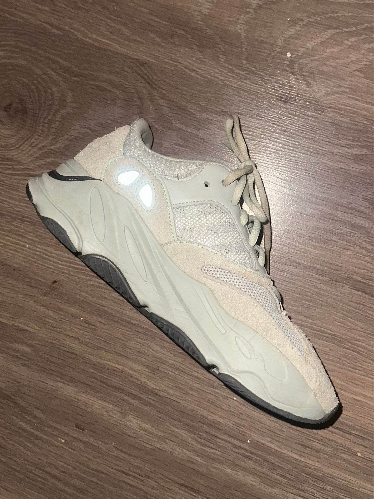 Yeezy Boost 700 V2 Cream, Ophalen of Verzenden, Gedragen, Overige kleuren, Sneakers of Gympen