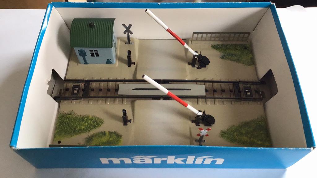 Een overweg van Marklin 7390 in ovp, Wisselstroom, Wagon, Ophalen of Verzenden, Zo goed als nieuw