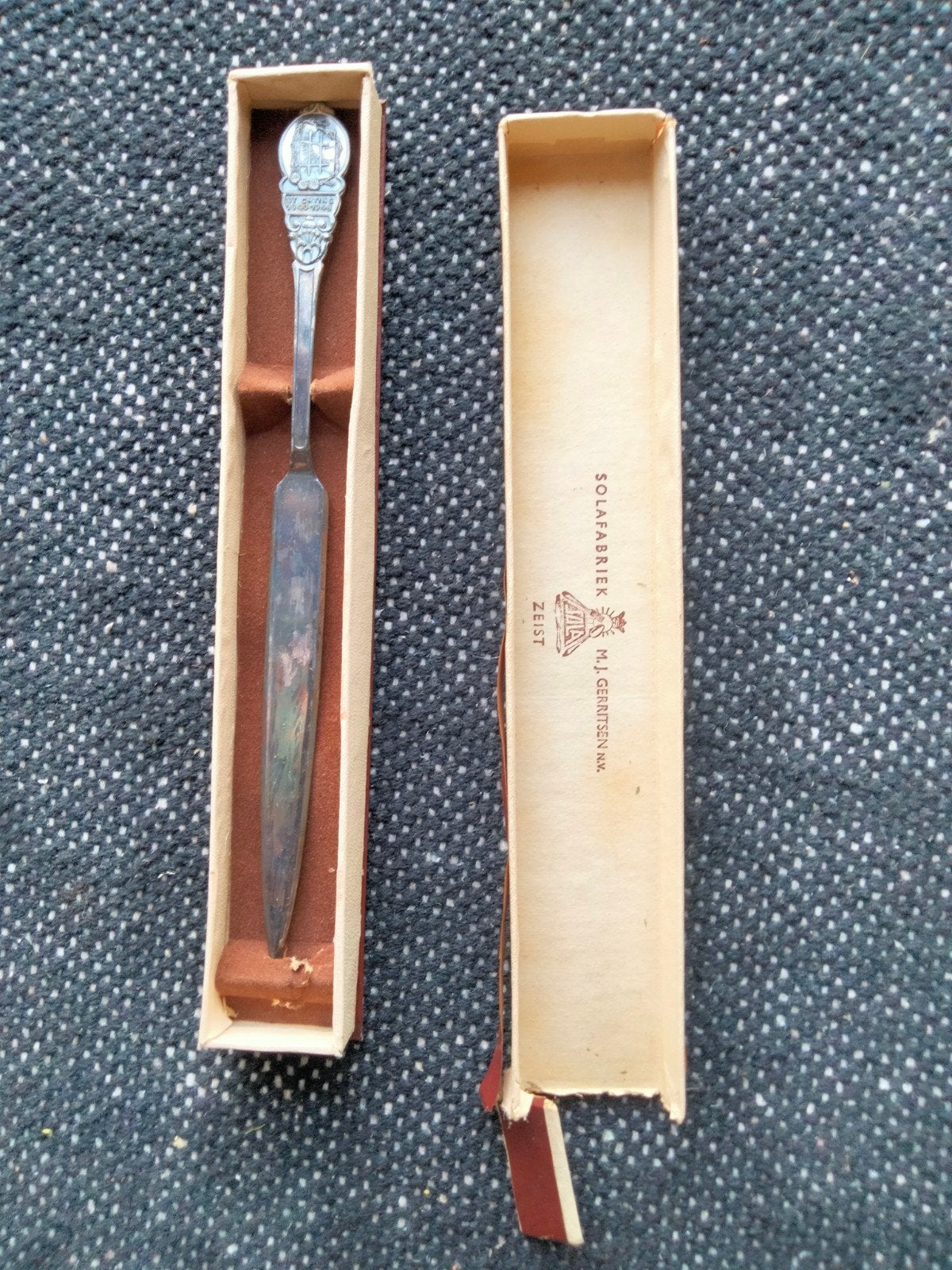 Zilveren herdenkingslepel Stichting 1940-1945 in doosje, Antiek en Kunst, Antiek | Bestek, Ophalen of Verzenden