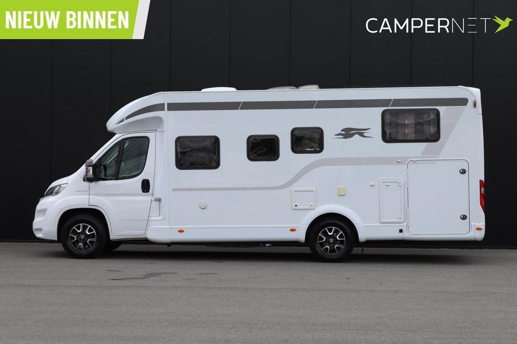 Laika caravans s.p.a. KOSMO 509L 160pk Automaat | Lengtebedd, Caravans en Kamperen, Campers, Automaat, Hordeur, Achteruitrijcamera
