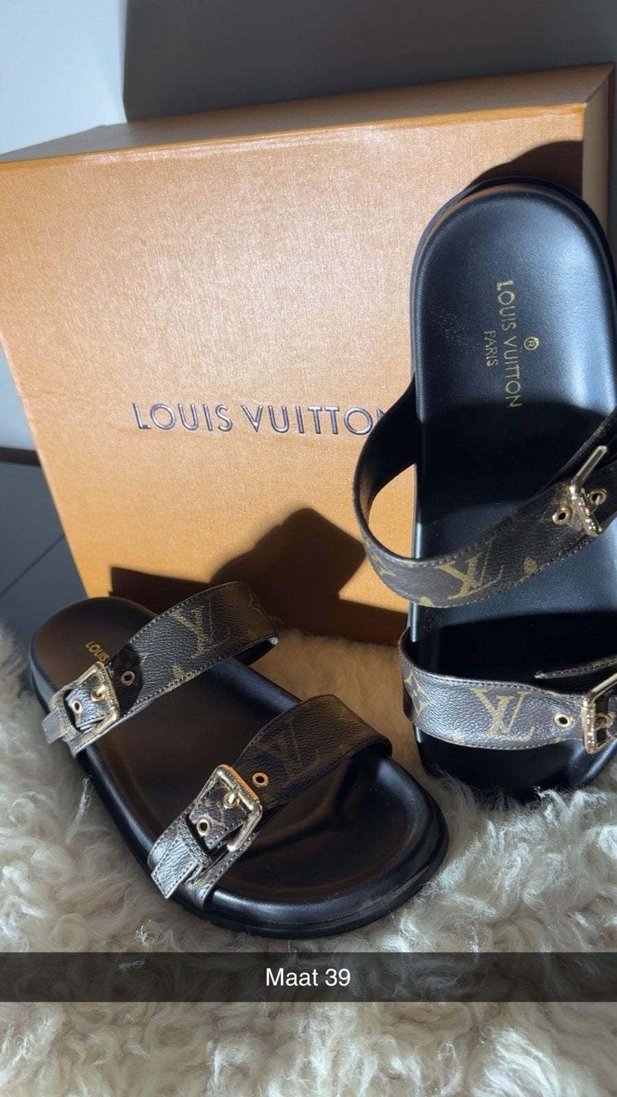 Louis Vuitton slippers/sandalen maat 39, Ophalen of Verzenden, Gedragen, Bruin, Slippers