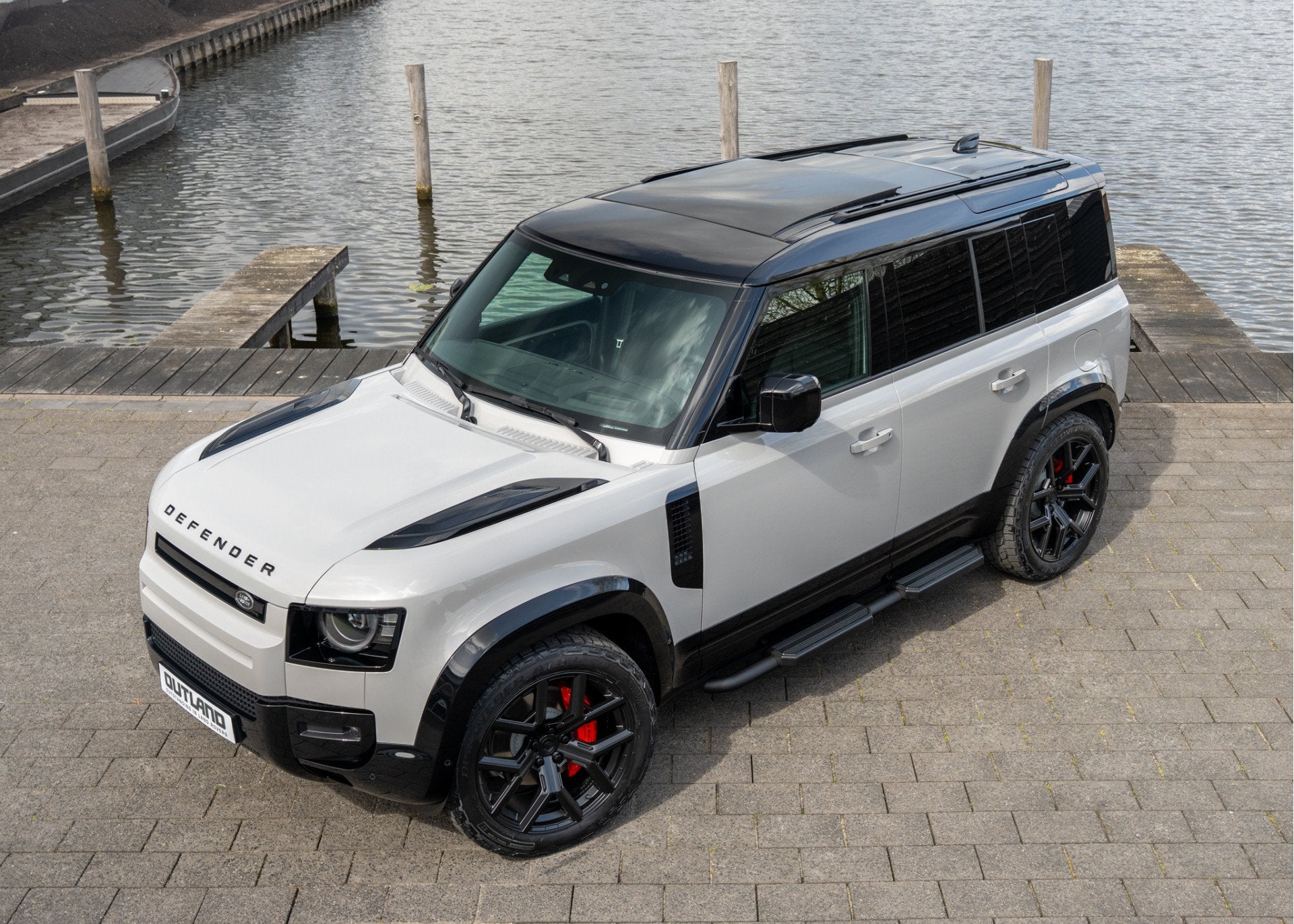Land Rover Defender 110 P300e 110 X-Dynamic HSE | VERWACHT |, Auto's, Gebruikt, Zwart, 4 cilinders, 3000 kg