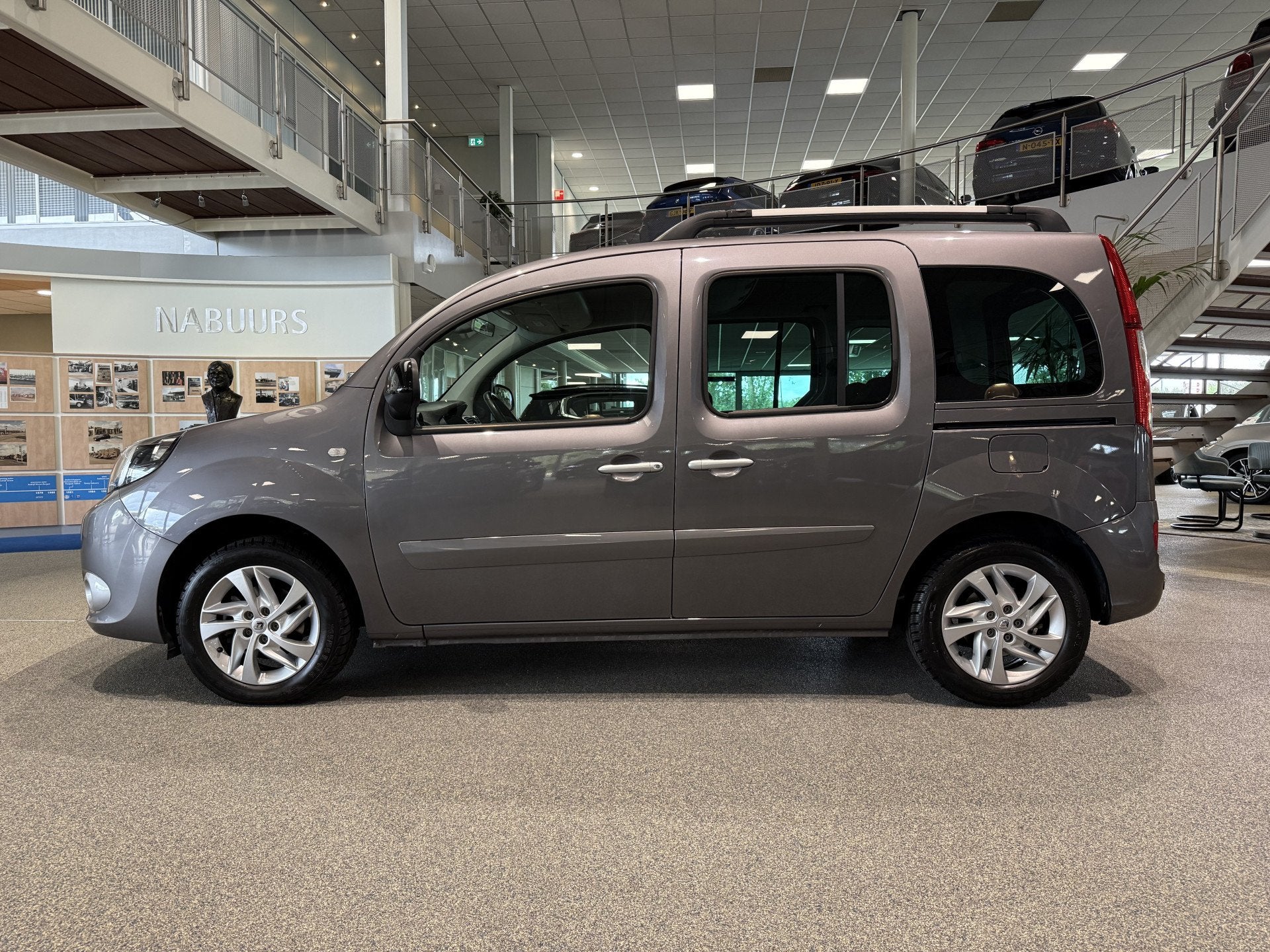 Renault Kangoo Family 1.2 TCe NL auto Automaat, All Season b, 12 maanden, Stof, Gebruikt, 4 cilinders