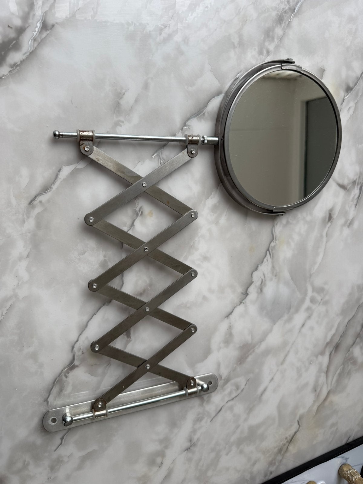 IKEA Uitschuifbare make-up spiegel met vergrotende functie،, Ophalen, Minder dan 50 cm, Gebruikt, Rond