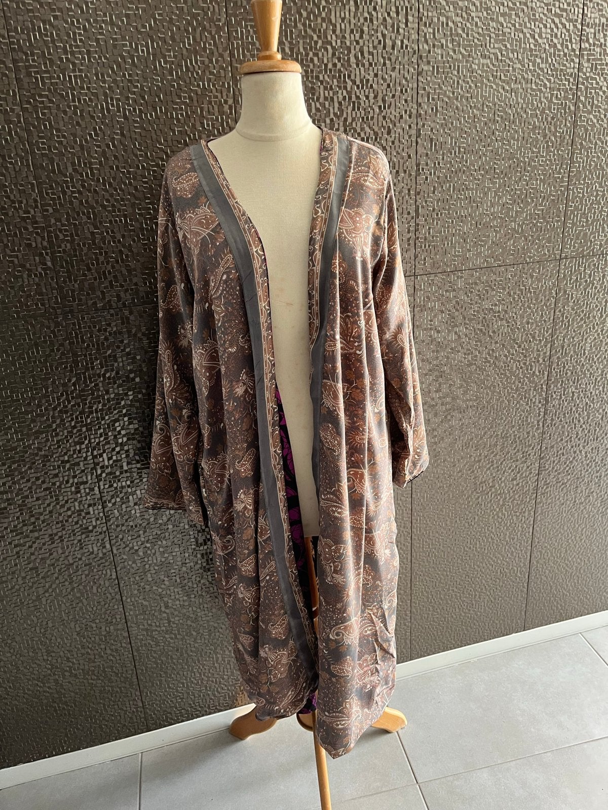 Zijden Kimono met Paisley Print - Comfortabel en Stijlvol, Kleding | Dames, Jurken, Maat 38/40 (M), Bruin, Verzenden, Zo goed als nieuw
