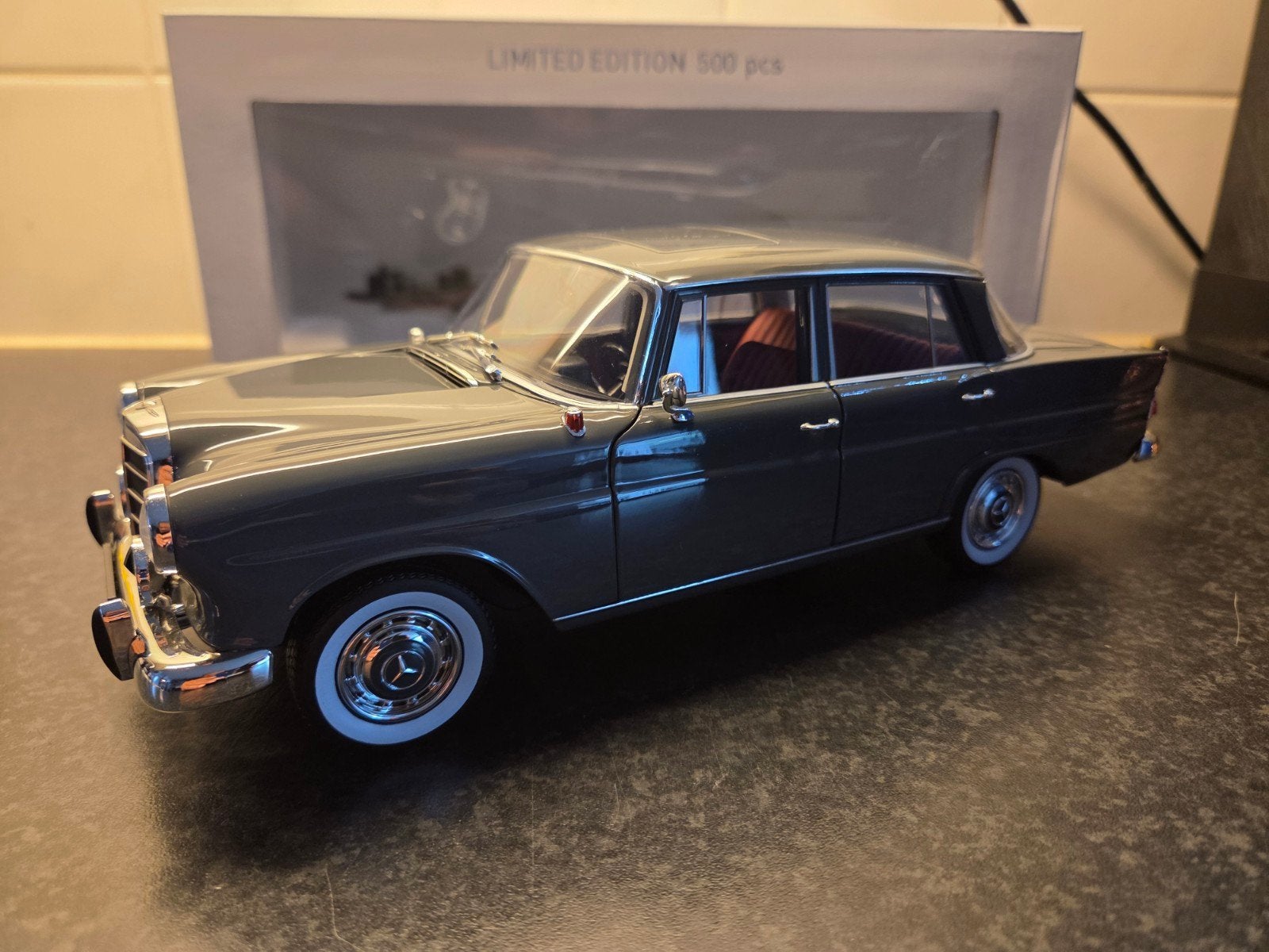 Mercedes 190D heckflosse 1:18 Limited 500, Hobby en Vrije tijd, Modelauto's | 1:18, Ophalen of Verzenden, Zo goed als nieuw, Auto