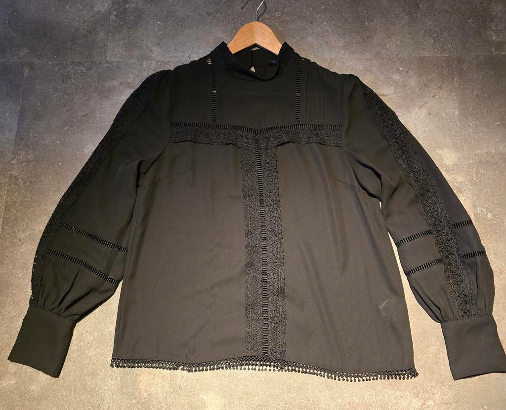 Zwarte blouse van Nikkie in maat 40., Maat 38/40 (M), Zwart, Ophalen of Verzenden, Nikkie