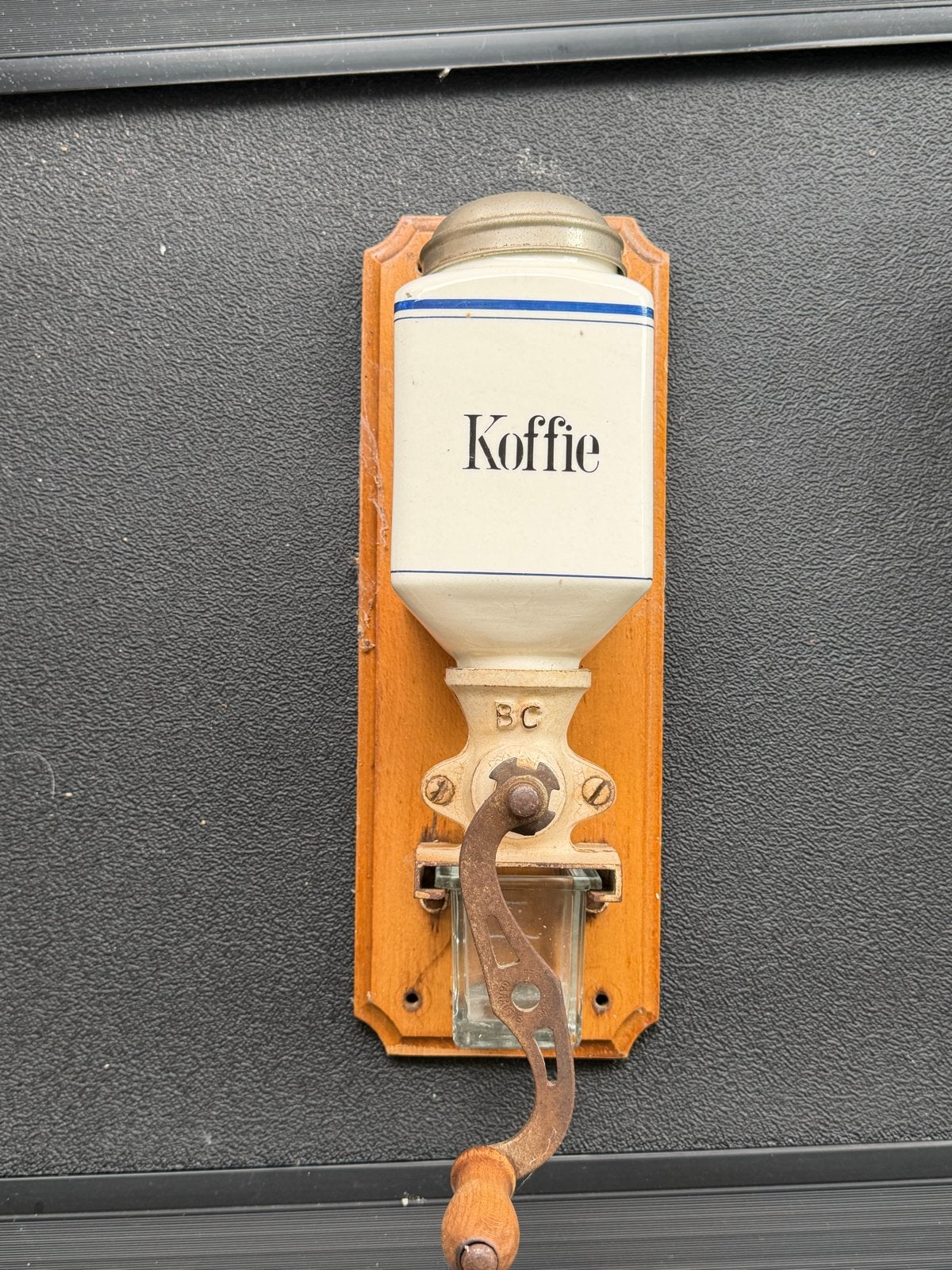 Antieke wandkoffiemolen met keramische bus 'Koffie', Ophalen of Verzenden